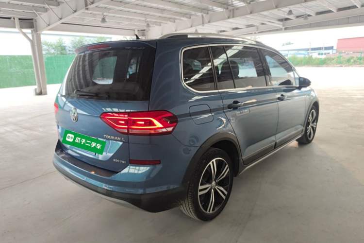 Used Volkswagen Touran 2018 Volkswagen Touran L 280TSI DSG Boundary Edition 7 Seats China VI Standard
