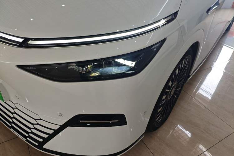 Used XPeng X9 2025 740 Ultra-Long Range Max
