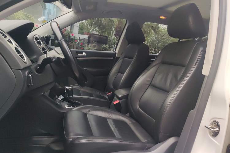 Used Volkswagen Tiguan 2015 1.8TSI Automatic All-Wheel-Drive Luxury Model Left Front Seat