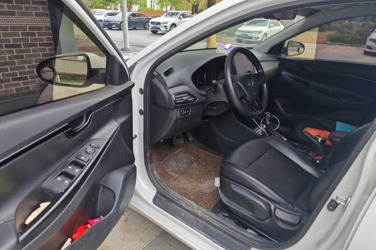 Used Hyundai Celesta 2018 1.6L Automatic GL Enjoyment Edition China VI compliant Driver Seat