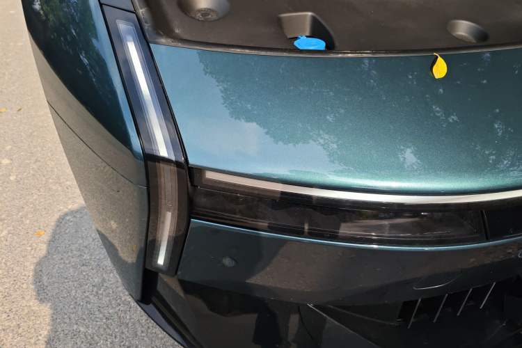 Used XPeng P7 2025 Model—750 All-Wheel-Drive High-Performance Ultra Right Front Headlight