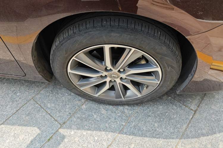 Used Lexus ES 2015 300h Comfort Edition
