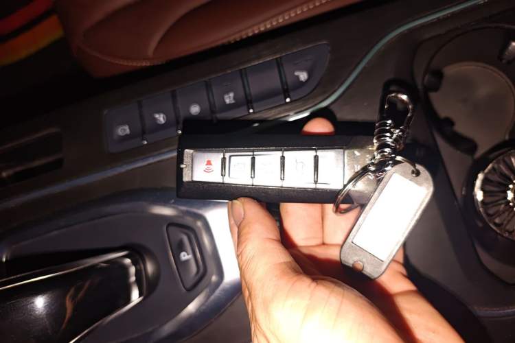 Used Wey VV6 2021 2.0T Two-Wheel Drive Smart Protection+