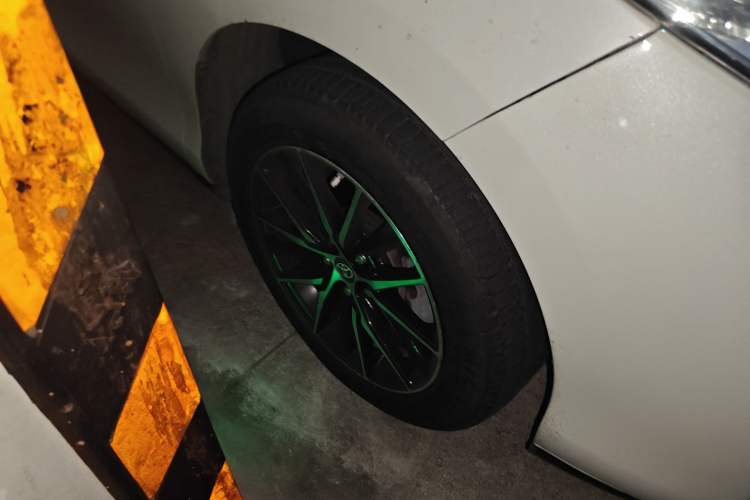 Used Toyota Previa  Right Front Wheel Hub