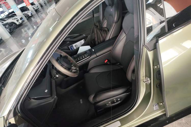 Used Xiaomi Auto SU7 2024 Four-Wheel Drive Ultra-Long Range Advanced Intelligent Driving Max Edition
