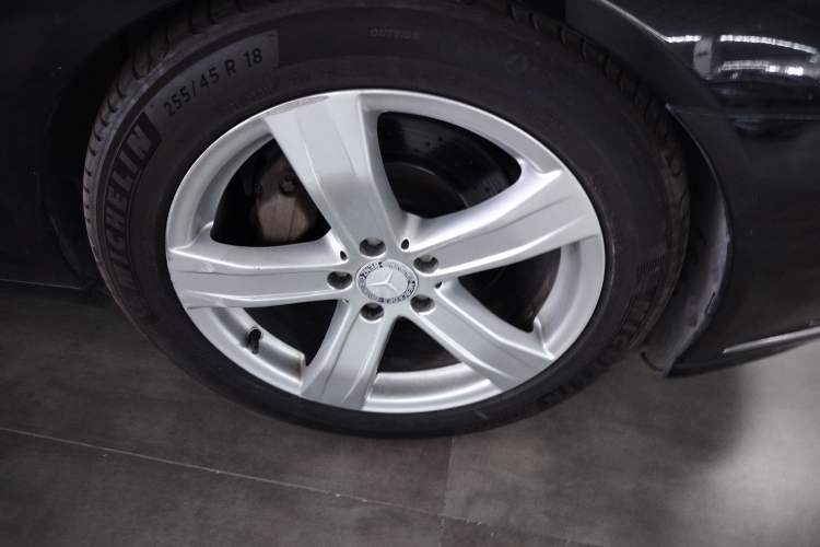 Used Mercedes-Benz S-Class 2010 S 350 L Luxury Model Right Front Wheel Hub