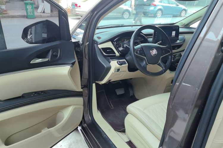 Used Buick GL8 2023 Facelifted Land Cruiser Executive Luxury Version
