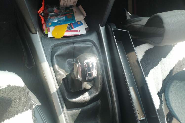 Used Citroen Elysee 2014 1.6L Manual Fashion Model CNG Gear Lever