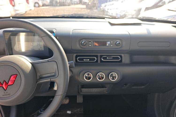 Used Wuling Zhiguang New Energy 2025 Standard Model Audio And AC Panel