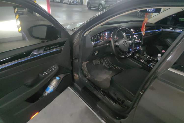 Used Volkswagen Phideon 2019 380TSI Two-Wheel Drive Business Edition China VI Standard
