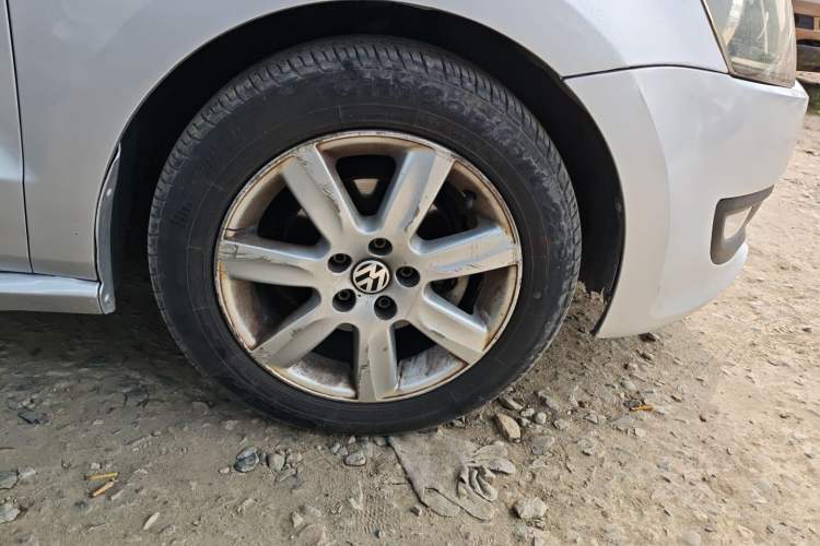 Used Volkswagen Polo 2011 1.6L Automatic ZhiKu Edition Right Front Wheel Hub