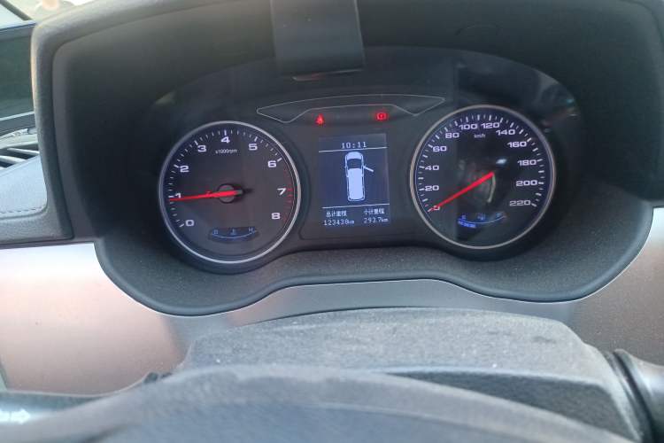 Used JAC Refine M4 2019 Business & Travel Series 2.0L Manual Comfort Model China V Standard