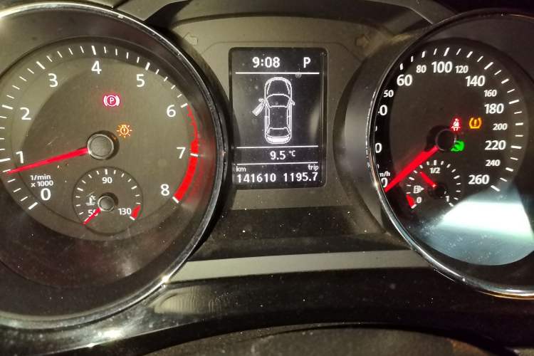 Used Volkswagen Sagitar 2015 230TSI Automatic Luxury Model
