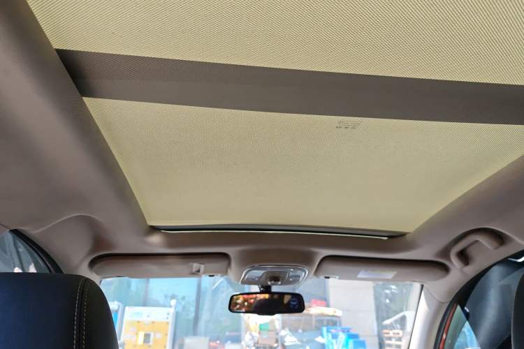 Used BYD Song New Energy 2017 Song DM 1.5TID All-Wheel Drive Prestige Model Headliner