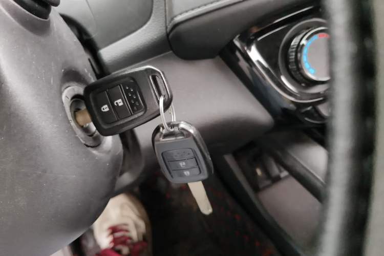 Used Honda Vezel 2015 1.5L CVT two-wheel drive Comfort trim Vehicle Key