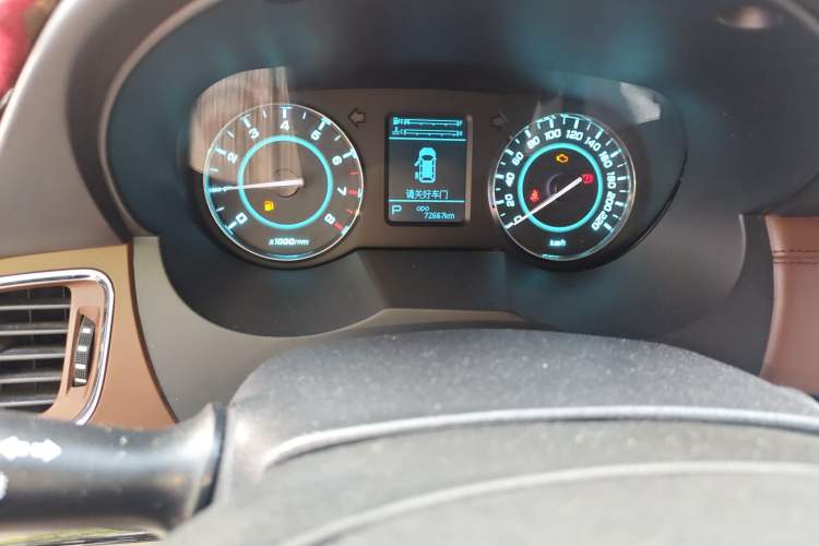 Used JAC Group Refine M5 2016 2.0T Gasoline Automatic Business Edition Odometer Close Up