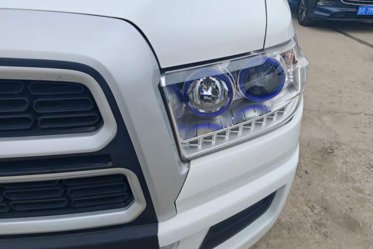 Used Zxauto Terralord 2018 2.5T Diesel Business Edition 4x4 Comfortable Large Double Cab SD4V25R-100 Left Front Headlight