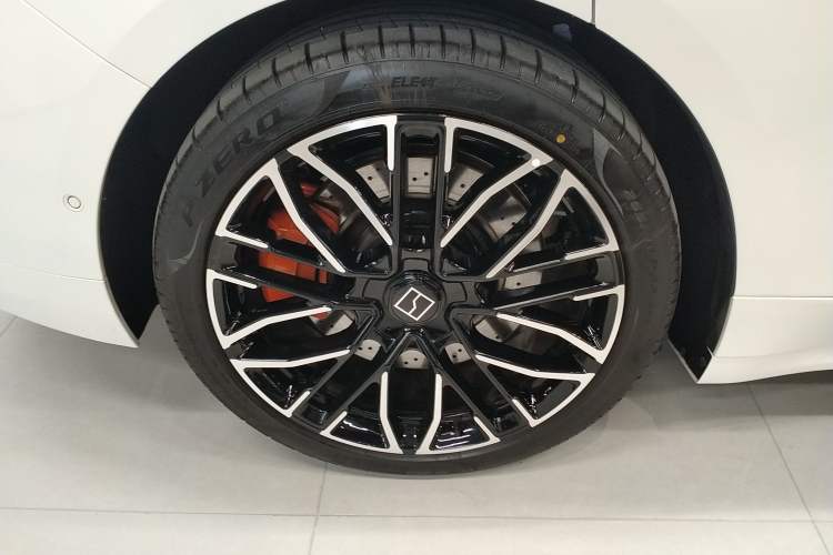 Used Zeekr 001 2025 YOU Edition 100 kWh All-Wheel Drive
