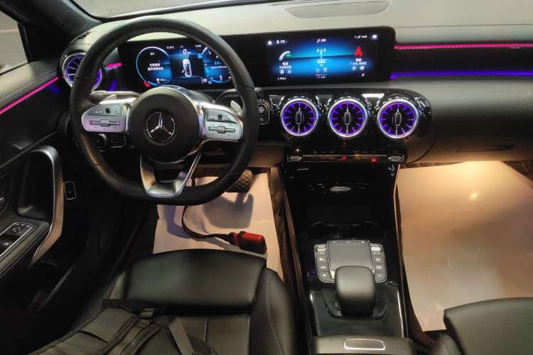 Used Mercedes-Benz A-Class 2022 Restyled A 200 L Sport Sedan Fashion Version
