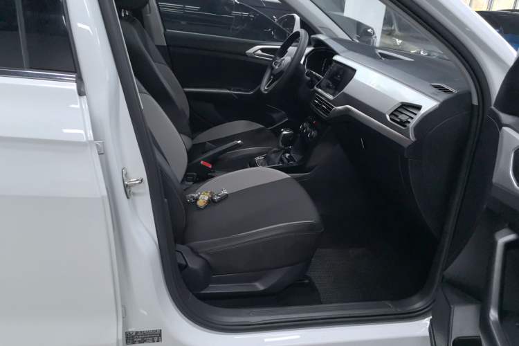 Used Volkswagen Tacqua 2021 200TSI DSG JoyConnect Edition Right Front Seat