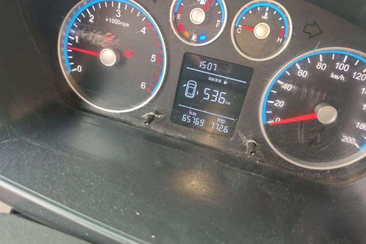 Used Foton Toano 2024 Small Passenger Comfort Version Cummins 2.8T Manual Transmission Long Wheelbase Mid-Roof Design Rear Single Tire 9-Seater