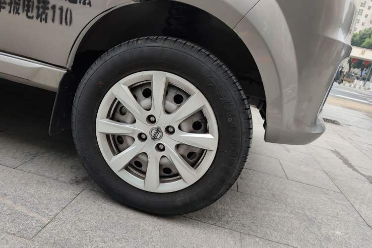 Used Jinbei New Hiace S 2023 1.5L Wealth Edition Passenger Van 5/6/7-Seater Central Air Conditioning Version SWC15M Right Front Wheel Hub