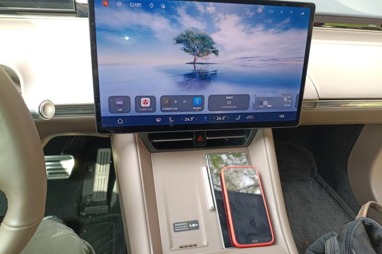 Used Hima Luxeed R7 2025 Range-Extended Version 251 km Max Audio And AC Panel