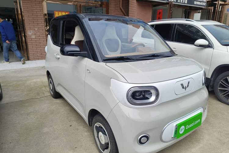 Used Wuling Hongguang MINIEV 2024 3rd Generation 215km Youth Edition Front Right 45 Deg