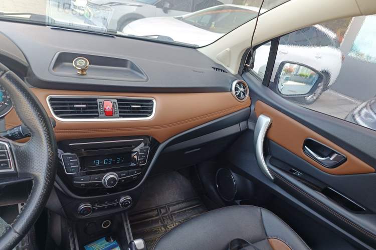 Used Haval H1 2015 1.5L AMT Urban Model Audio And AC Panel