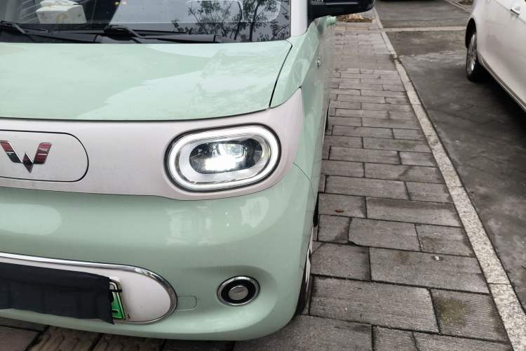 Used Wuling Hongguang MINIEV 2024 3rd Generation 215km Advanced Version Left Front Headlight