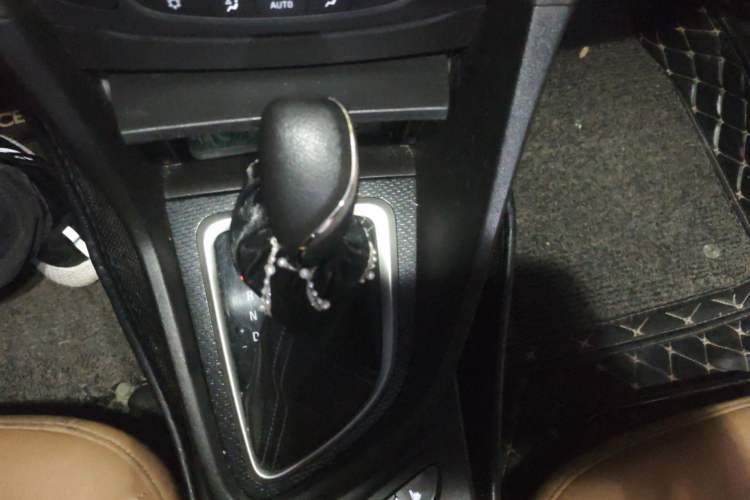 Used Buick Excelle GX 2018 18T Automatic Flagship Model Gear Lever