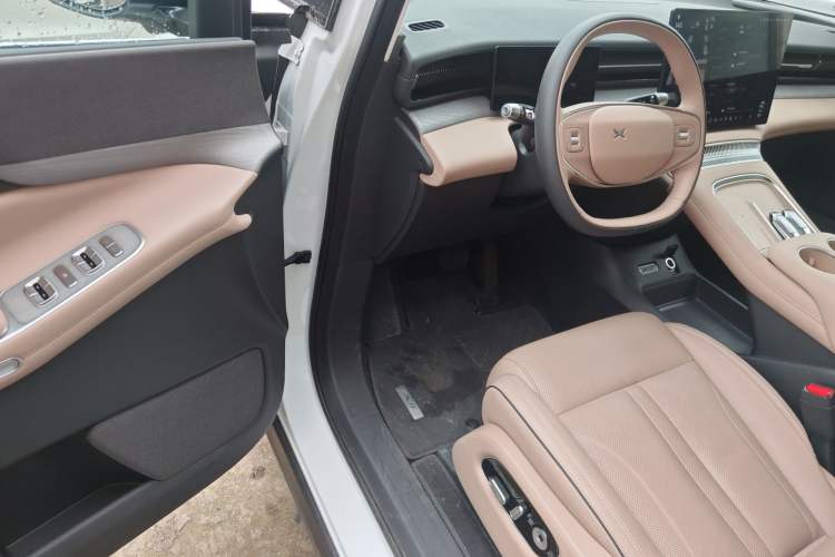 Used XPeng X9 2025 740 Ultra-Long Range Max Driver Seat