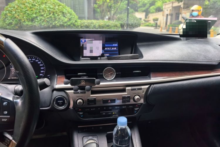 Used Lexus ES 2013 300h Elite Edition
