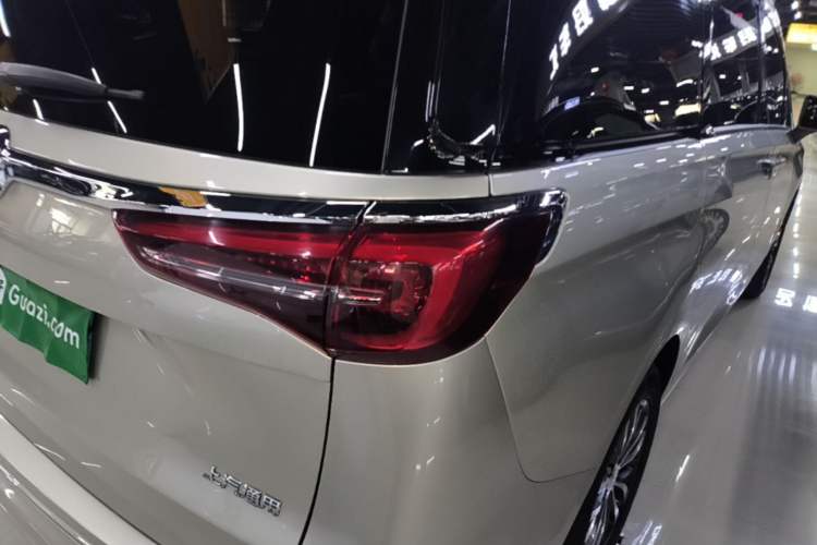 Used Buick GL8 2022 ES Landtrek 653T Comfort Edition Exterior 3