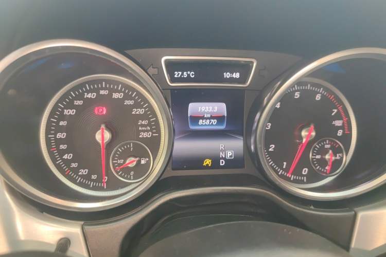 Used Mercedes-Benz GLE 2015 GLE 400 4MATIC Odometer Close Up
