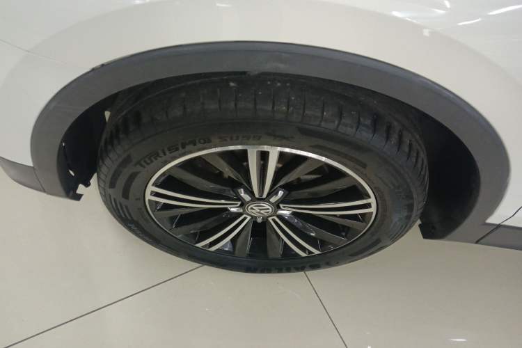 Used Volkswagen Tiguan L 2019 330TSI Automatic Two-Wheel Drive Panoramic Comfort Edition China VI Standard
