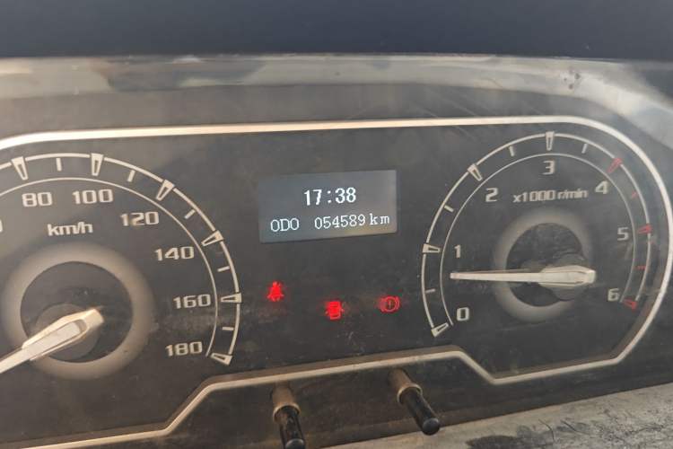 Used SAIC MAXUS Xintu V80 2021 2.0T Manual Classic Aoyuntong Short Wheelbase Mid-Roof 5/6-Seater