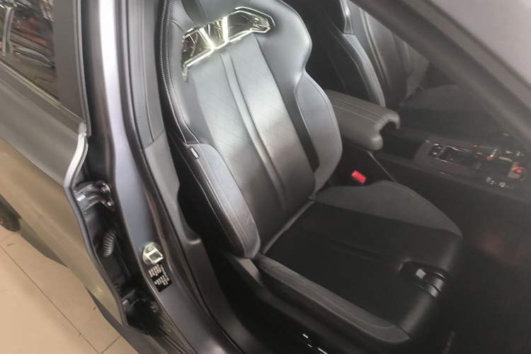 Used GAC Trumpchi EMPOW 2023 400T Automatic R MAX Right Front Seat