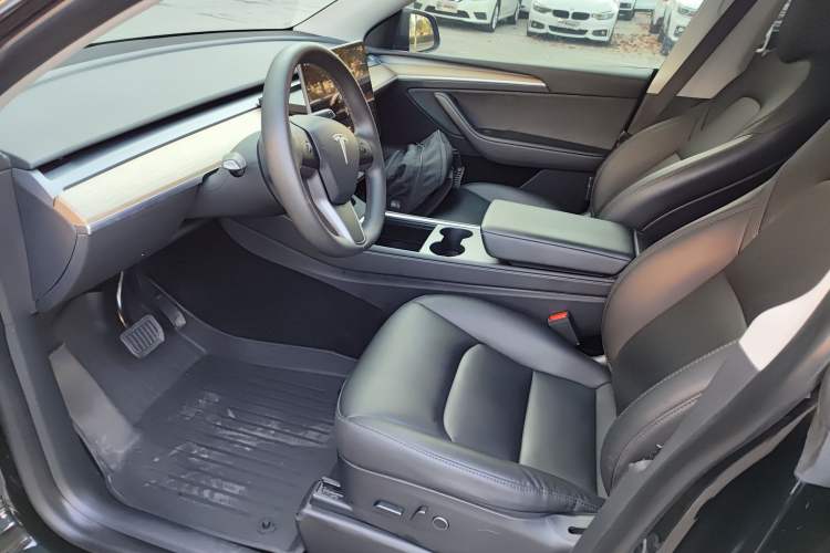 Used Tesla Model Y 2023 Long-Range All-Wheel-Drive Version