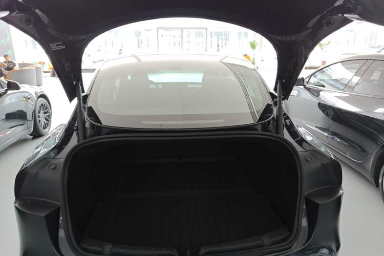 Used Tesla Model 3 2025 Rear-Wheel-Drive Version
