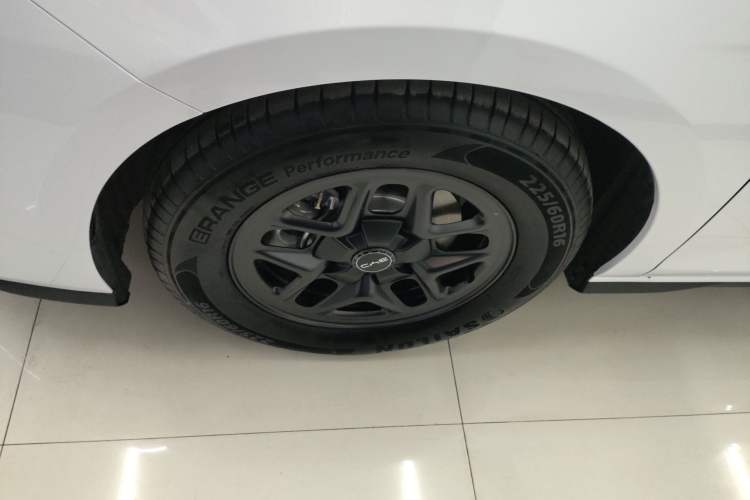 Used BYD Seal 05 DM-i 2025 DM-i Smart Drive 55KM Luxury Model Left Front Wheel Hub