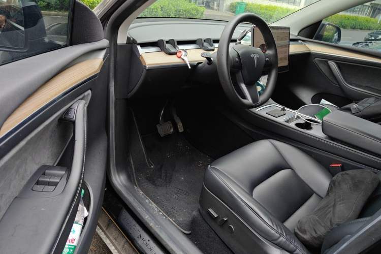 Used Tesla Model Y 2022 Rear-Wheel-Drive Version
