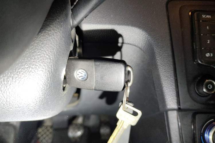 Used Volkswagen Santana 2016 1.6L Manual Fashion Edition Vehicle Key