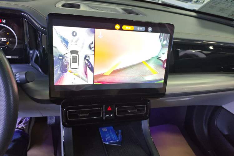 Used GAC Trumpchi GS8 2022 Double-Energy Series 2.0TM Two-Wheel Drive Prestige Edition (6 Seats) Audio And AC Panel