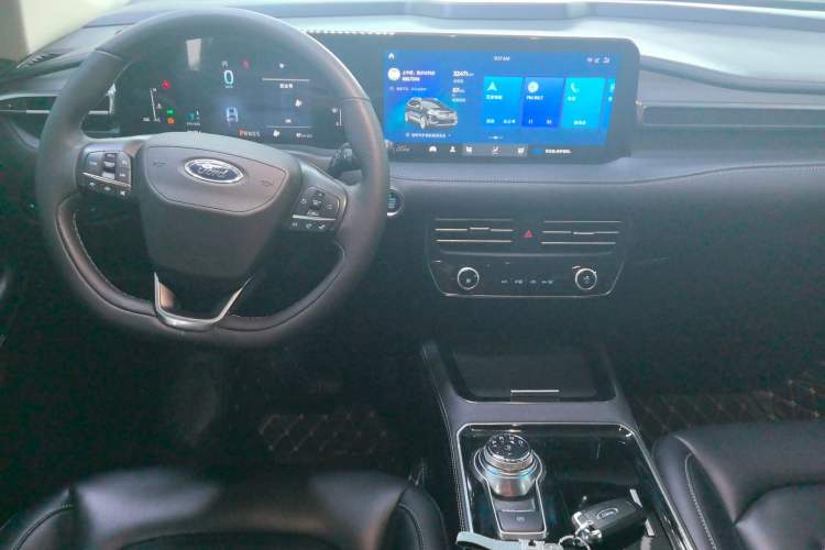 Used Ford Edge 2021 PLUS EcoBoost 245 Two-Wheel-Drive Platinum Edition 5 Seats
