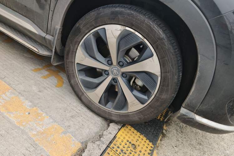 Used BYD Song PLUS New Energy 2021 DM-i 110KM Flagship Model Right Front Wheel Hub