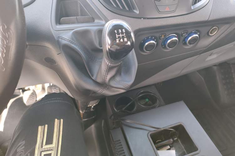 Used Ford Transit 2020 2.0T Diesel Multi-Function Commercial Vehicle Mid-Chassis Low-Roof Design with Dual Rear Doors Meeting China VI Emission Standards