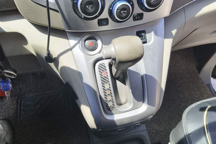 Used Nissan NV200 2014 1.6L CVT Luxury Model China V Standard
