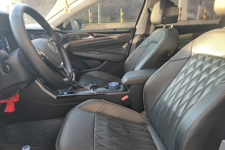 Used Volkswagen Passat 2019 330TSI Luxury Edition China VI Standard
