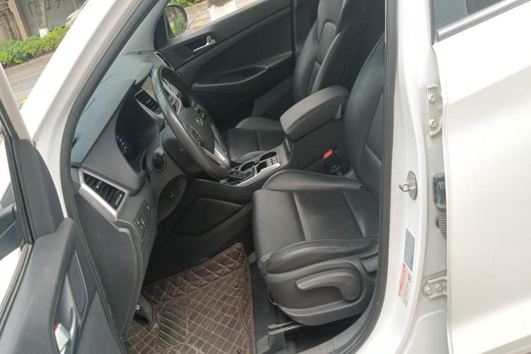 Used Hyundai Tucson 2015 1.6T Dual-Clutch Two-Wheel-Drive Smart Model Left Front Seat